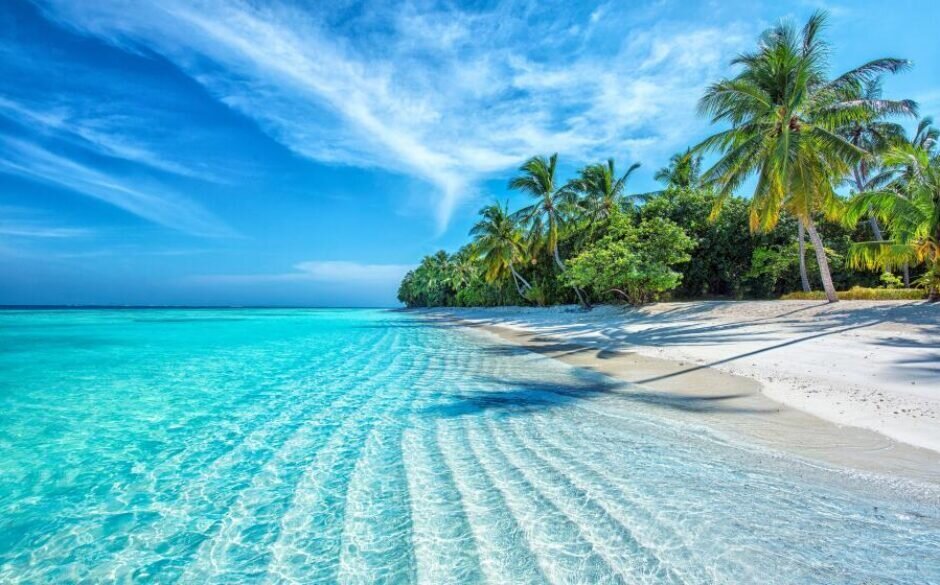 Maldives-Islands-Ocean-Tropical-Beach-940x585-c-default